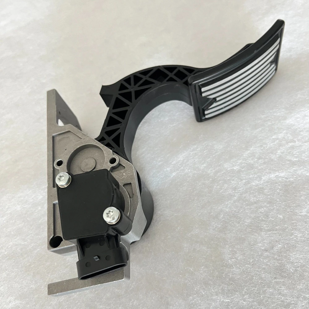Trcuk Parts Accelerator Pedal Assembly 82734051 21915482 for Mack