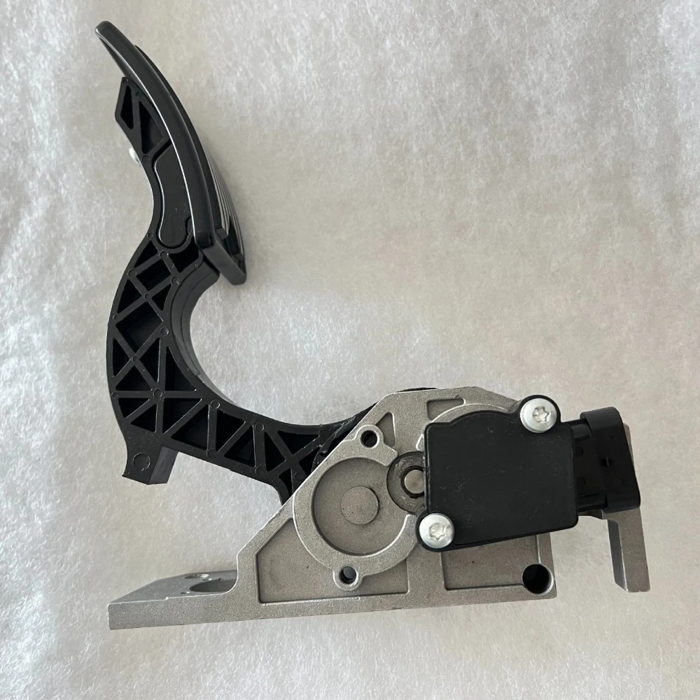 Trcuk Parts Accelerator Pedal Assembly 82734051 21915482 for Mack