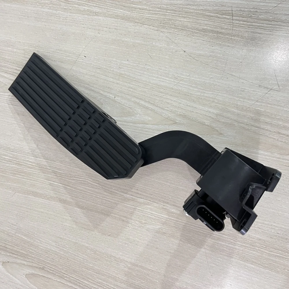 China Factory Heavy Duty Accelerator Pedal A0133398001 for Freight Liner Cascadia - Truck Parts Manufacturer