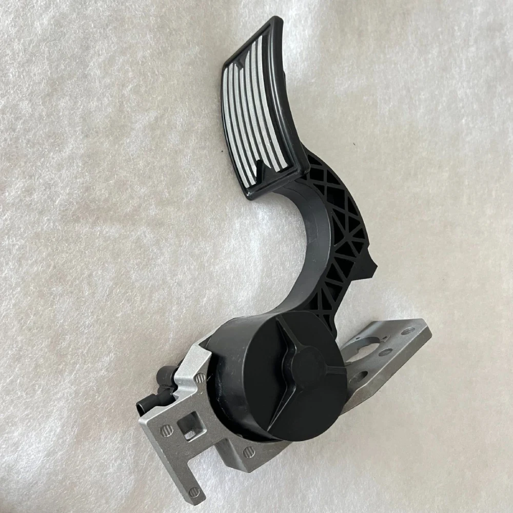 Trcuk Parts Accelerator Pedal Assembly 82734051 21915482 for Mack