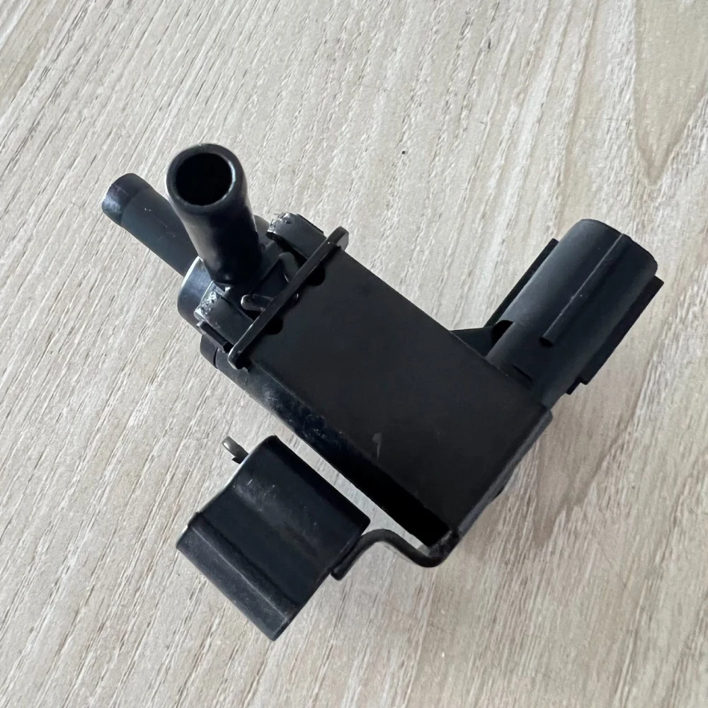 Auto Parts Canister Purge Solenoid Valve for Acura Nsx (05-00) Acura Tl (99) Honda Accord (02-98)