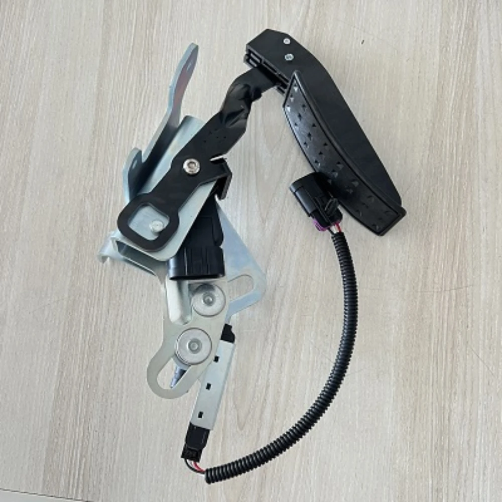 This is a picture of OE 10368487 Throttle Pedal – Fix Sticking Accelerator for Cadillac Srx (09-04)
