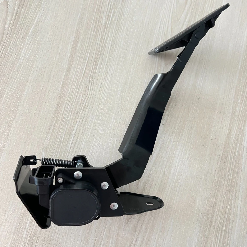 This is 15177923 15767491 Electric Accelerator Pedal for Cadillac (00-05) GMC (00-05) photo