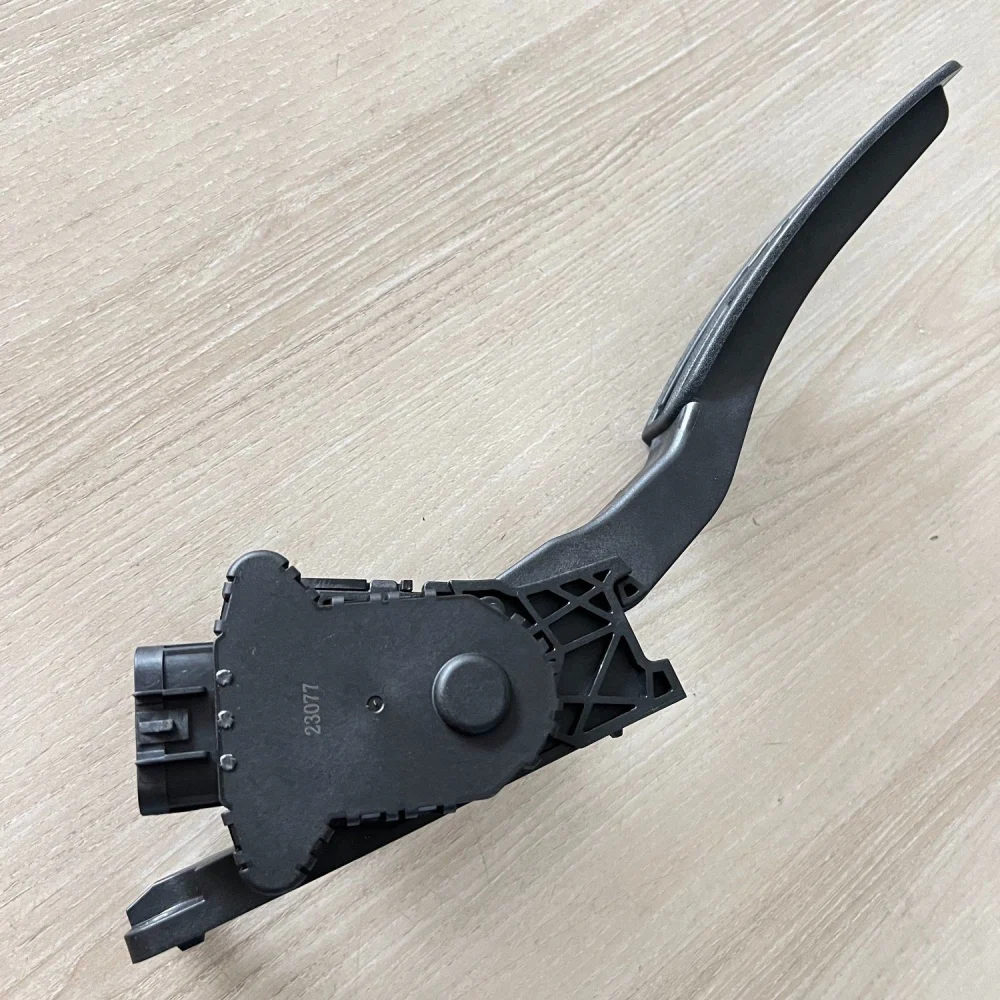 This is 22741799 92199239 Electric Accelerator Pedal for 2010-2015 Chevrolet Camaro photo