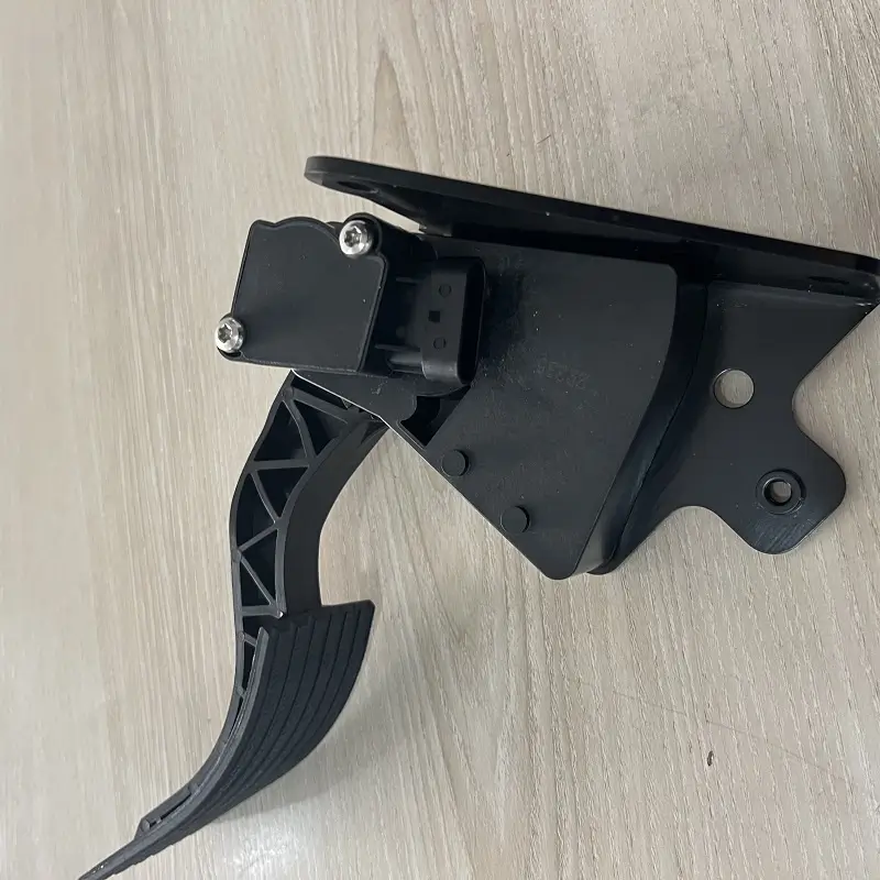 Truck Parts Accelerator Pedal 2606578c91 for IC Corporation