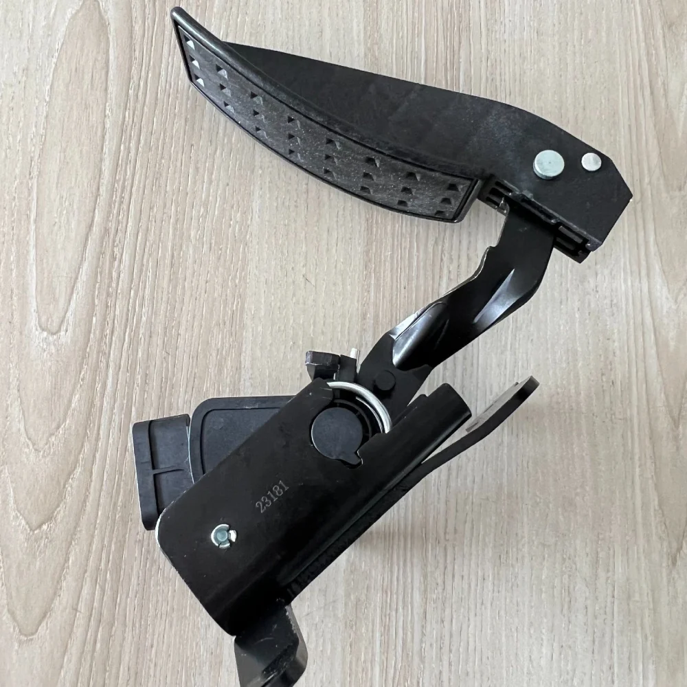 25838049 15263218 15860872 Electric Accelerator Pedal for Cadillac Srx (09-04) Cadillac Sts (11-05)