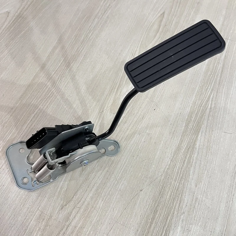 This is 36010AG021 198800-010004e22 Electric Accelerator Pedal for Subaru Legacy (07-05) Subaru Outback (07-05) photo