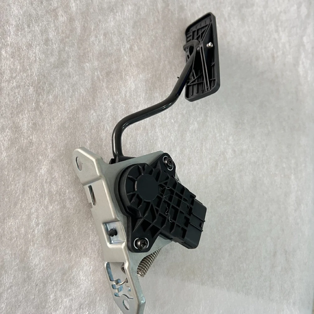 This is PPS1261 36010SA010 Electric Accelerator Pedal for Subaru Forester (04-03) photo