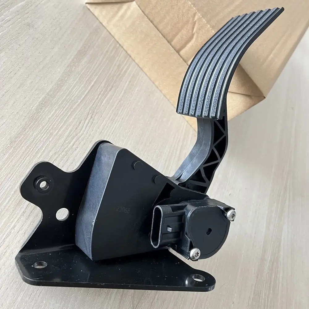 This is Truck Parts Foot Control Pedal for International Navistar 2596214c92 photo